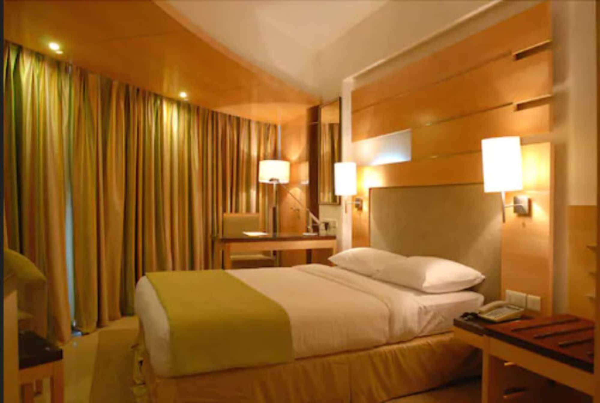 Hotel Peninsula Grand Mumbai Exterior foto